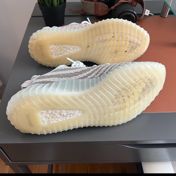 Yeezy 350 blue tint size 9.5 lightly used  10x - Picture 3 of 3